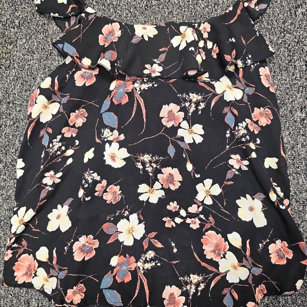BOGO🎀Maurices floral tank with ruffle sleeves- Sz XL